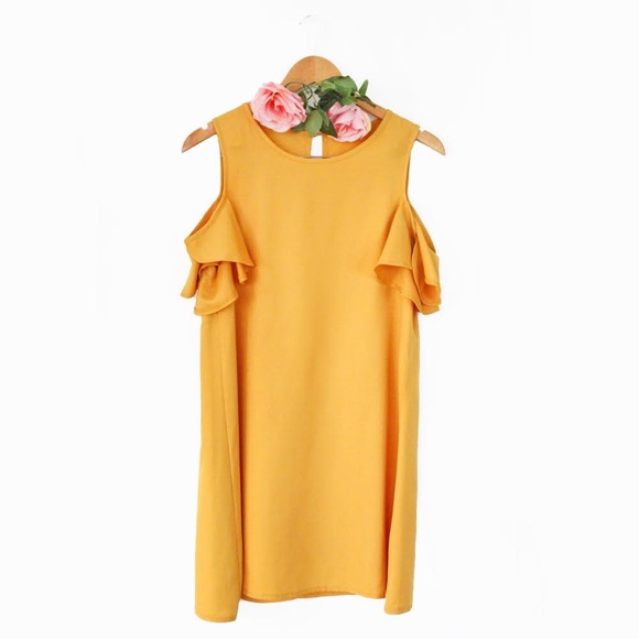 A golden standard ⭐️ dress - Picture 1 of 1